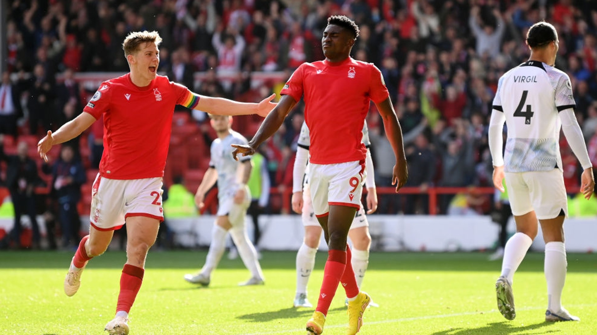 现代足球运 现代足球运